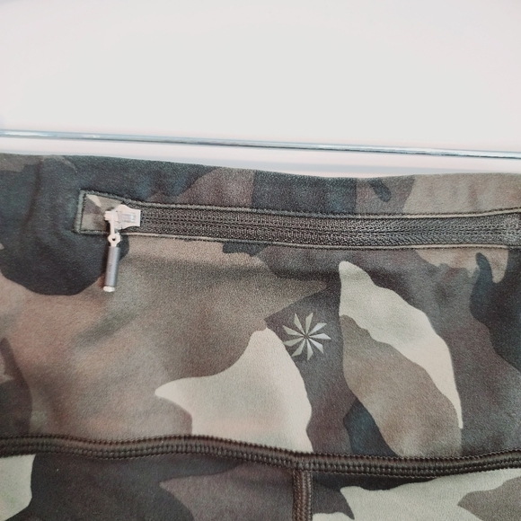 Athleta Run Free Camo 7/8 Tight Arbor Olive Leggings Zip Pocket Workout Gym sz S - Picture 7 of 14